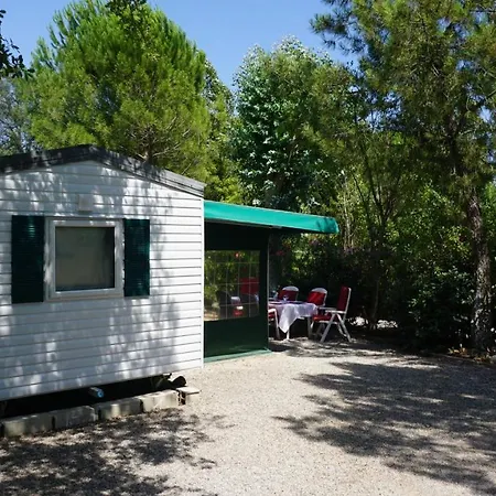 Met Buitenkeuken Op Lei Suves - Joycasa Campsite *