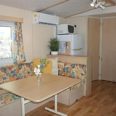 Met Buitenkeuken Op Lei Suves - Joycasa Campsite *