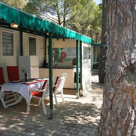 Met Buitenkeuken Op Lei Suves - Joycasa Campsite